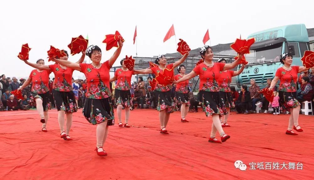 广东深圳百人广场舞，城市力量与魅力的璀璨舞动