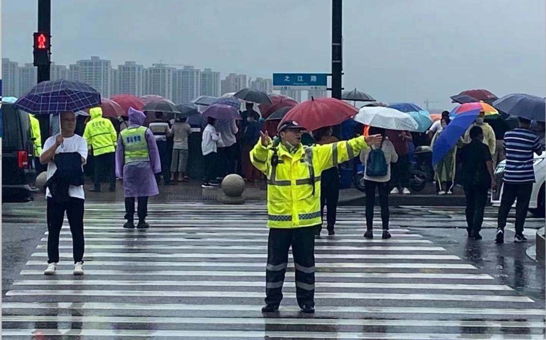 最新台风对杭州影响的实时路径分析